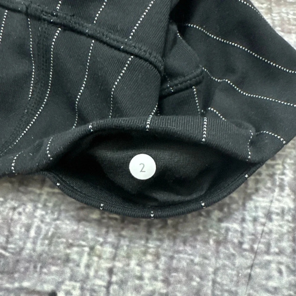 Lululemon Black Pin Stripe Leggings - Picture 4 of 6